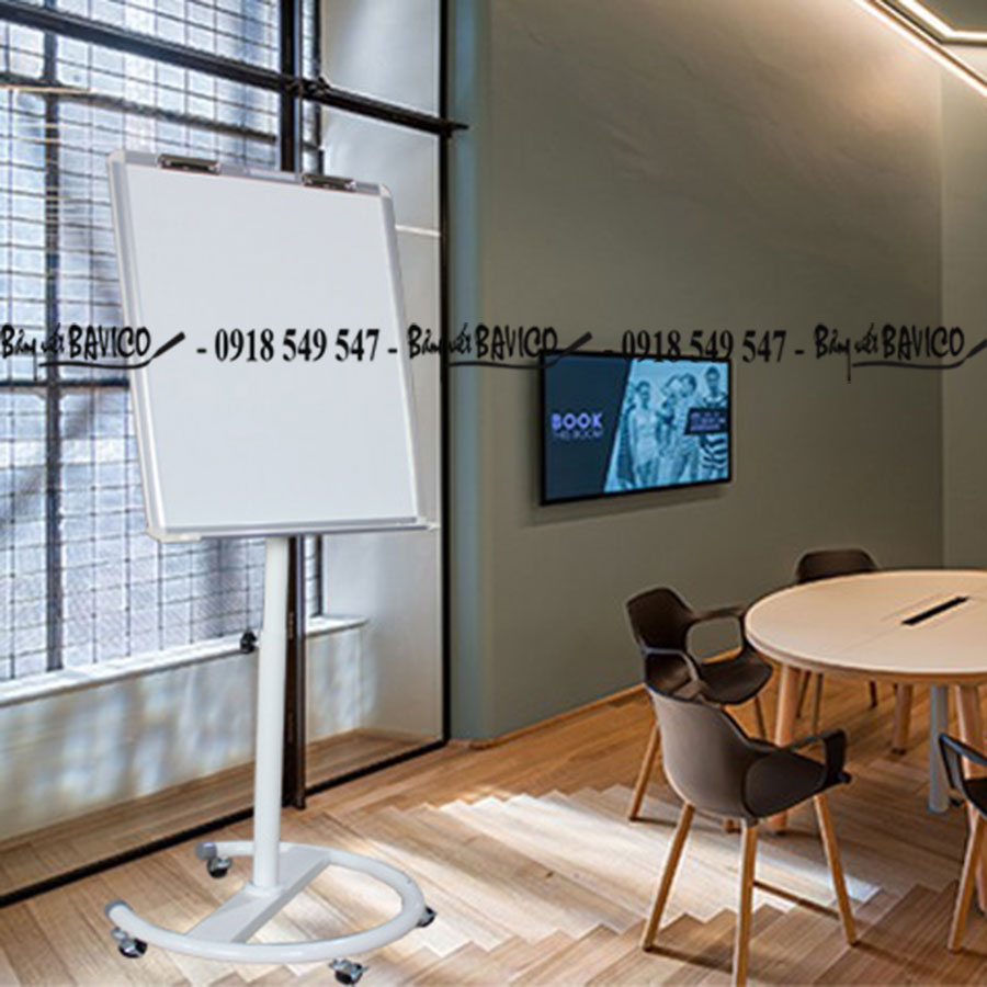 flipchart-plus-in-meeting-room