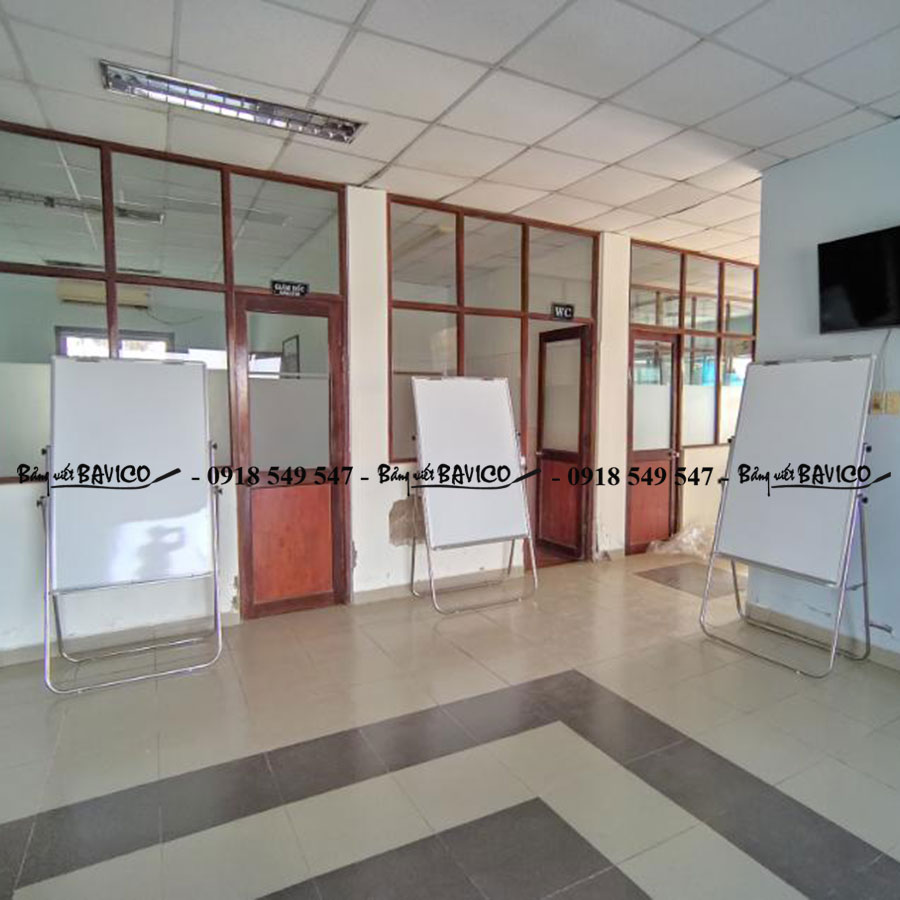 bang-flipchart-tu-han-quoc-chan-inox-co-kep-giay