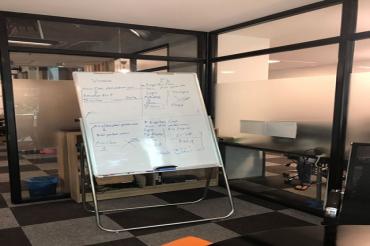 Bảng kẹp giấy có chân di động hay Bảng Flipchart A1 & A0