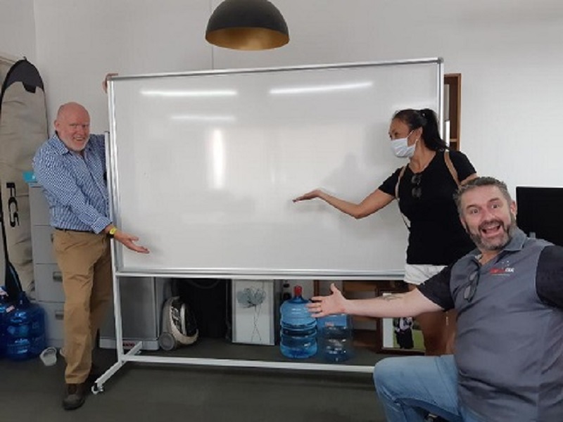 bang-tu-trang-co-chan-quan-1-2-3-4-5-6-7-8-9-10-11-12-van-phong