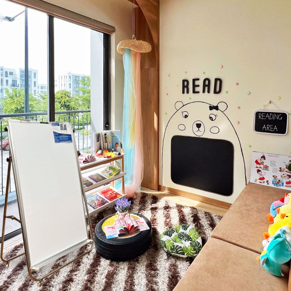 Bảng Flipchart viết bút lông Poly Taiwan chân inox có bánh xe