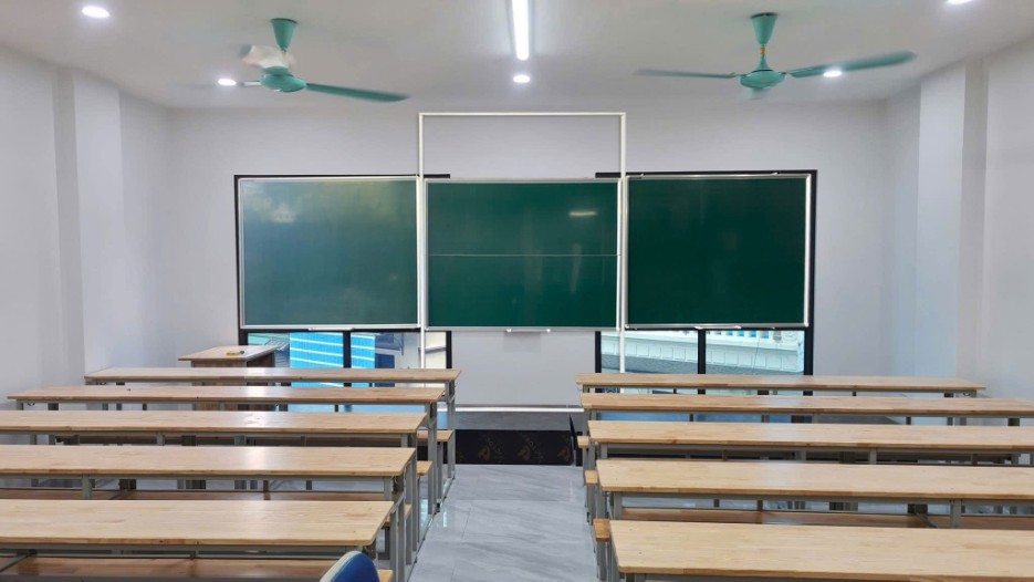 Bảng trượt đứng nguyên khối kết hợp TV / Bảng thông minh