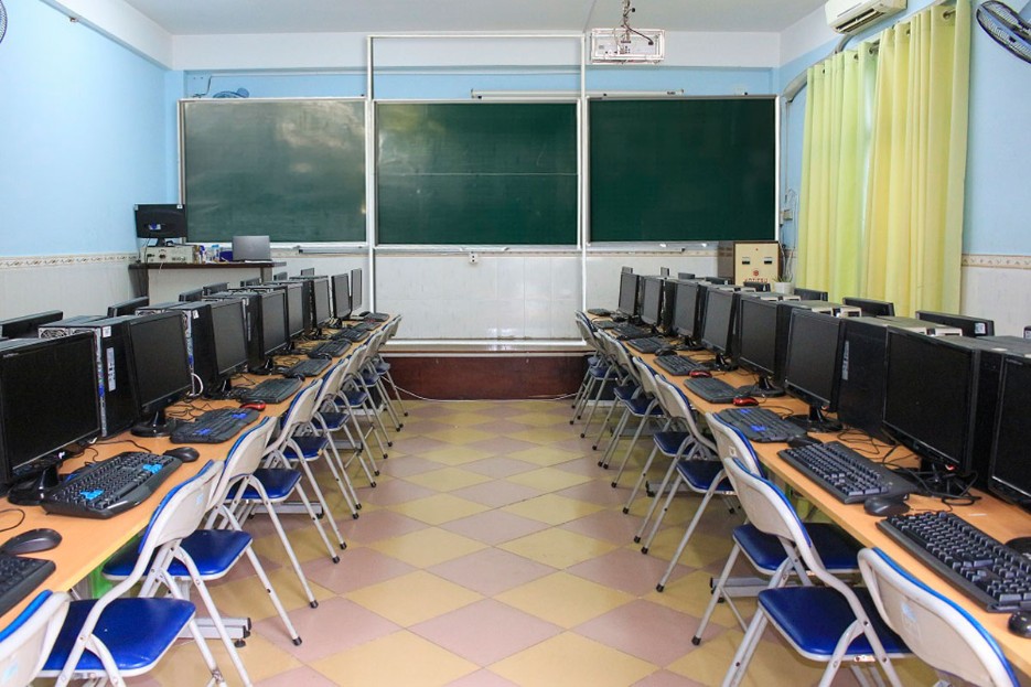 Bảng trượt đứng nguyên khối kết hợp TV / Bảng thông minh