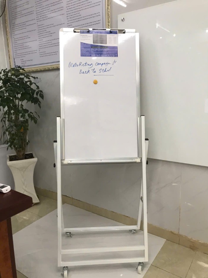 Bảng Flipchart có từ Greenlam viết bút lông cao cấp chân sắt sơn tĩnh điện