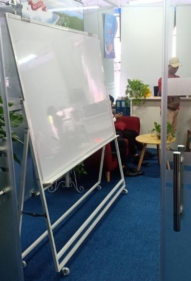 Bảng viết bút lông có chân - Bảng Flipchart cố định