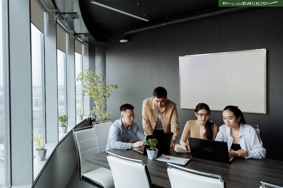 Bảng trắng treo tường Poly Taiwan